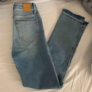 Jeans! - Jeansen är köpta på Cubus och modellen heter ”High Waits straight ankel”. 100 kr och det är dina!!💗💗💗 (inklusive frakt) 