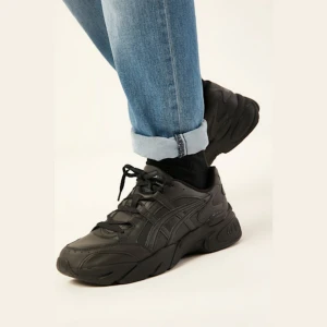  - Svarta Asics Gel-Bnd strl 41,5 i väldigt fint skick! Bara använda typ 2 gånger. Kan skickas eller avhämtas i Malmö! 