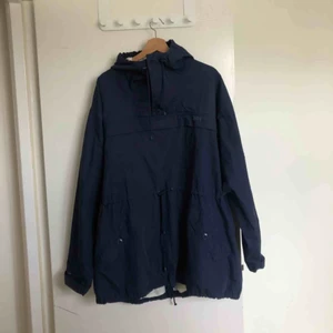  - Vintage friluftsjacka från helly Hansen med brodyr. Frakt tillkommer