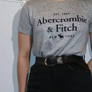 Suuperskön t-shirt från Abercrommbie & Fitch. Stretchig så det skulle definitivt passa en S och säkert en M. Kan mötas sthlm!