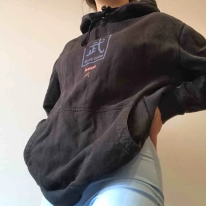  - MHI midnight blue club hoodie. Nypris ca 1000kr. Köparen står för frakt 🚚 