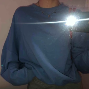  - En blå oversized tröja ifrån Zara i strl S Använd några fåtal gånger