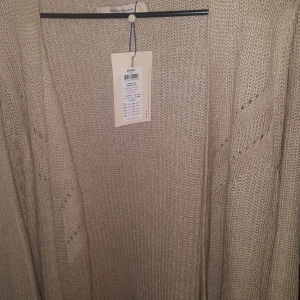 Cardigan Only carakoma  - Helt nya och ej andvända cardigans i storlekarna 46/48 och 48/50 100 kr frakt tillkommer. 