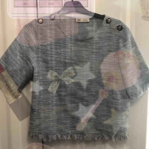  - Trendig stickad t shirt, nypris 400🦋🦋