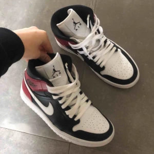  - Jordan 1 mod. Lägger upp dessa igen, förra köparen var inte seriös. Högsta bud 1500 just nu! 