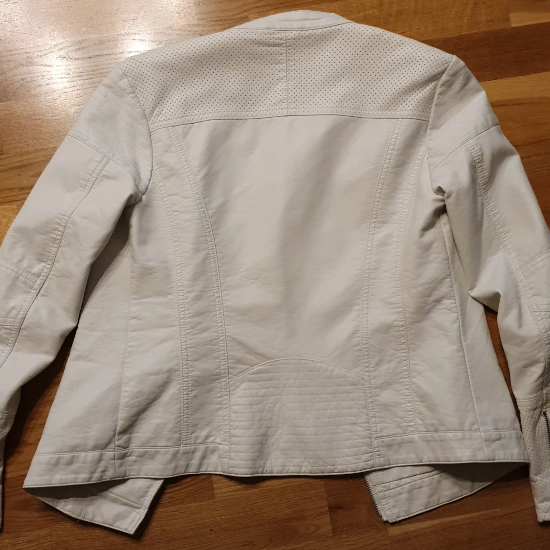 ONLY vit skinnjacka strl 36 - 90