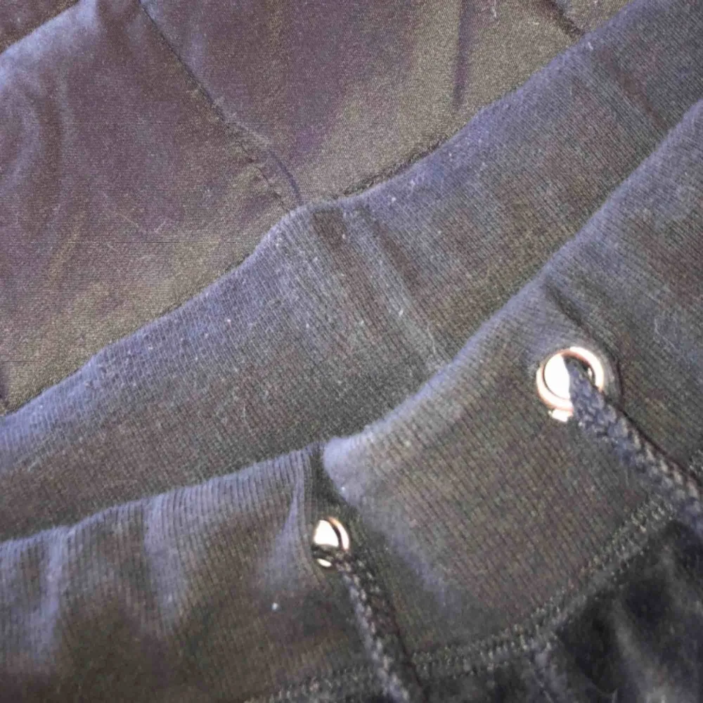 NYPRIS: 249 Svarta mjukisbyxor från Cubus Strl: L Köpare står för frakt 🚚 . Jeans & Byxor.