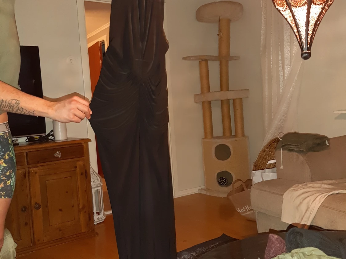 Halsterneck klänning 