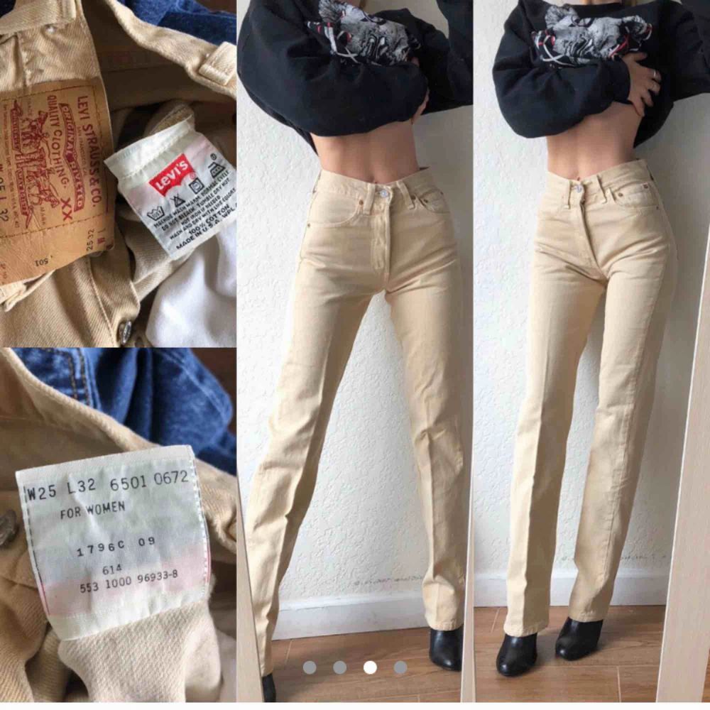 Vintage levis 501 , otroligt ovanliga att hitta, aldrig använt. Worldwide shipping. Mått finns på 3 bilden ❤️❤️. Jeans & Byxor.