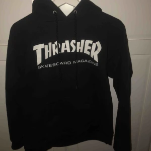  - Intressekoll på min thrasherhoodie, köpte den för ungefär 2 år sen och inte använt den på ett halvår. kom med bud👊🏼👊🏼🙏🏼🦋🥰 lägsta bud 350!!!! 