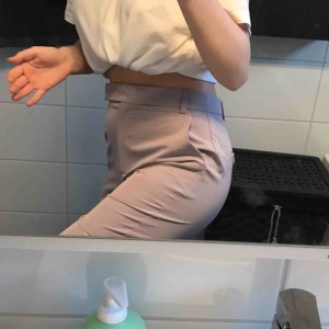  - Lila kosymbyxor som tyvärr är förstora för mig, använda en gång.  