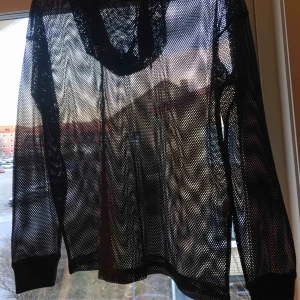  - ”Fisknäts” hoodie från NAKD, säljer då den inte alls kommer till användning längre😇😇