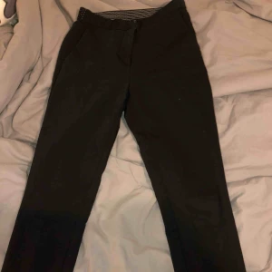  - Säljer mina kostymbyxor, de är i fint skick och även fickor fram!