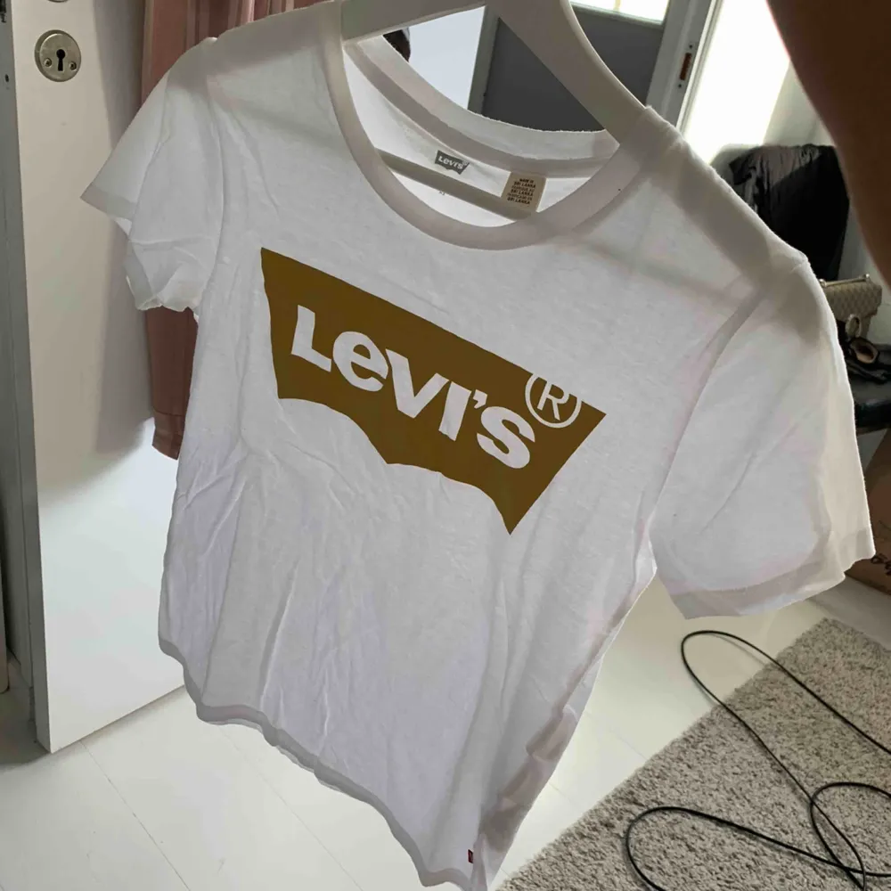 Levis t-shirt säljes pga inte min storlek.. T-shirts.