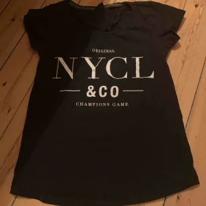  - Jätte fin o härlig t-shirt  Använd få tal gånger 