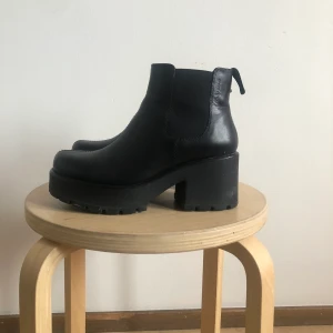 Vagabond Dioon storlek 37  - Finaste modellen köpt på Tradera i nyskick för en vecka sen, har bara provat dem ute en gång. Tyvärr lite för små för mig. Fynda! 