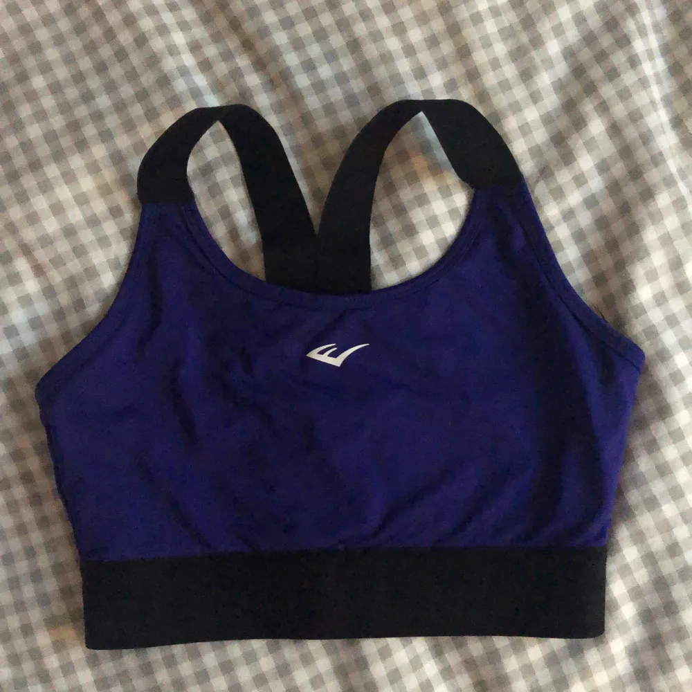 EVERLAST sports Bra, Brand New, never worn due to it not fitting me and being too tight. . Toppar.