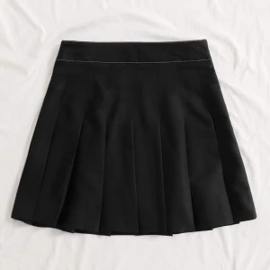 Veckad kjol från Shein - Helt oanvänd. Säljer pga fel storlek. Storlek S.