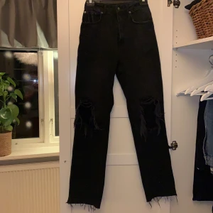 Coola jeans från nakd - Jeansen är i storlek 34 men tyvärr för stora för mig🥰