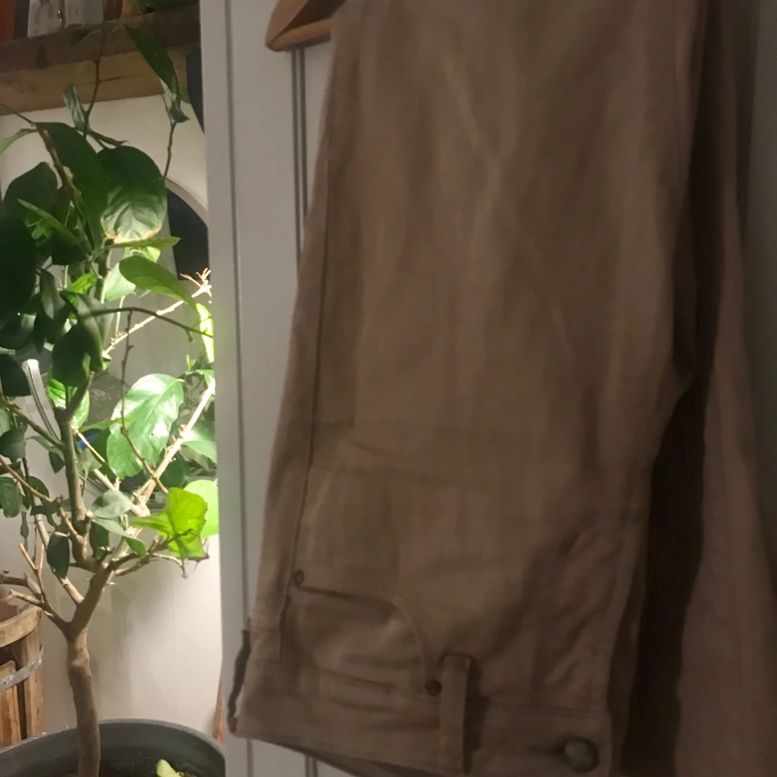 Beiga figursydda jeans - 90