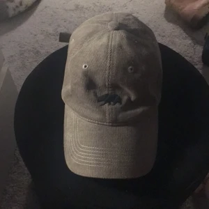 Keps från Brandy Melville😊 - Original priset kan jag inte få fram men skulle säga ca 100kr. Vid mer frågor skriv till mig🤩