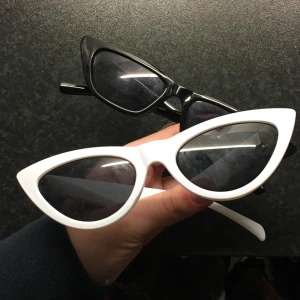 Snabba solglasögon  - Fick dessa i födelsedagspresent men har aldrig använt dem. En för 60 ellr båda för 100kr. Köparen står för frakten✨. 
