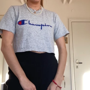 90s Champion t-shirt - Croppad Champion T-shirt! Världens skönaste och snyggaste 