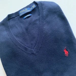Ralph Lauren-tröja - Tröja från Ralph Lauren i strl M (herrstorlek). Köparen står för frakten :)