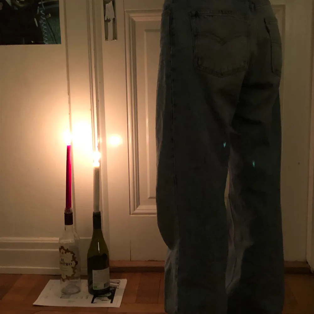 Snygga baggy Levis jeans i toppenskick. Kontakta mig vid intresse. Köparen står för frakt eller mötas på Södermalm:). Jeans & Byxor.