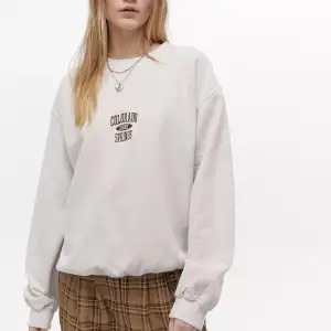 Säljer denna fina sweatshirt från Urban outfitters, köptes för 550kr! Buda i kommentarerna💞⚡️Kom privat för fler bilder💞