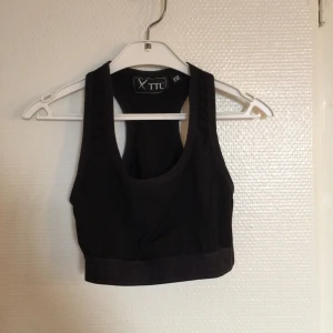  - Sköna sport bh-ar, billiga och bra kvalité. 50kr för båda!