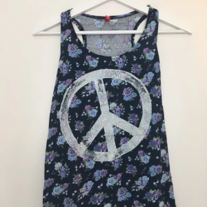  - Linne från H&M i strl S. Axelbanden var för långa så de är uppsydda en aning.