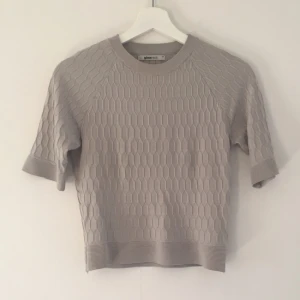  - Fin topp från Gina tricot i bra skick 