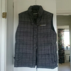  - Everest väst storlek L lite för stor för mig som är 173cm