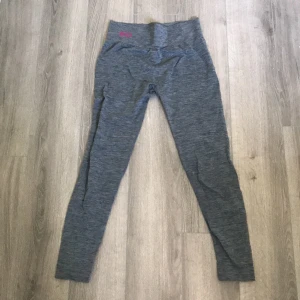  - Säljer mina fina tighst från panos emporio. Knappt använda då jag inte fått tillfälle att använda dom. Dom är ganska töjbara så skulle säga att dom är one size