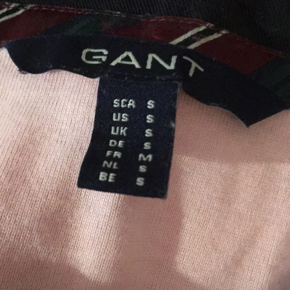 Väldigt klädsam skjorta från Gant! Använd fåtal gånger. Hör av dig om mer noggrann beskrivning önskas!😊. Skjortor.