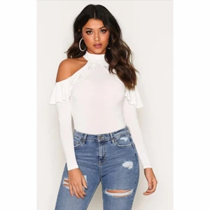  - Helt ny populär off shoulder top från Nelly. Prislappar osv kvar. Köpt för 299:- .