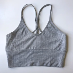  - Croptop från bikbok Balance , knappt använd! Kan fraktas! Vid frågor eller fler bilder, vänligen skriv i chatten✨✨