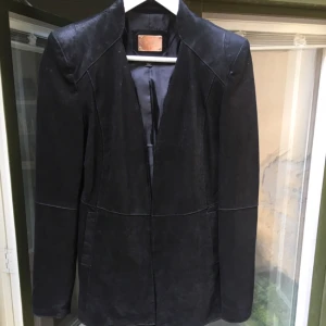  - Mango mocka kavaj jacka i storlek s- aldrig använd 