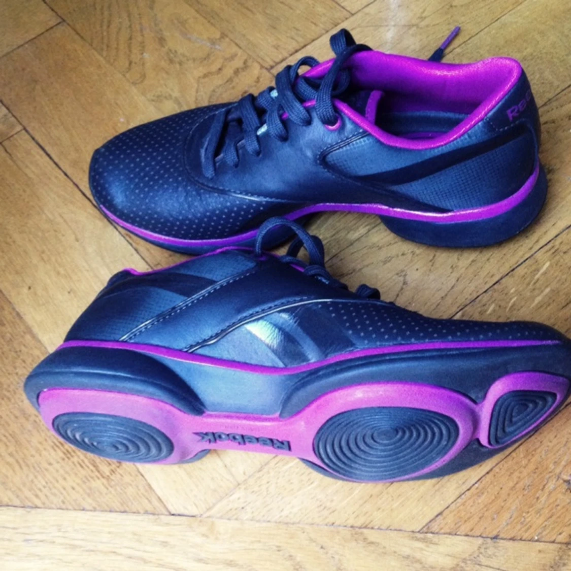 Reebok Easytone: använda 1-2 ggr, säljes pga fel storlek. Nypris 1299kr - 1385118739