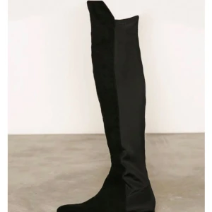  - Säljer ett par overknee, testade. Säljer pågrund av fel storlek. Nytt pris 599kr. 