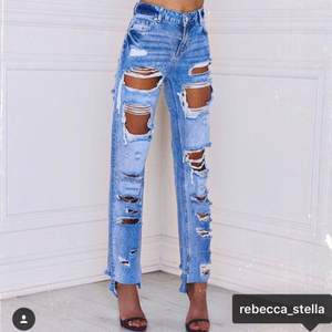 Säljer snyggaste jeansen från Rebecca Stella i strl 36😍 helt oanvända!  Nypris: 599kr 