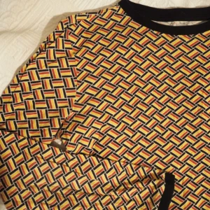  - Cool mönstrad tröja från Urban Outfitters! 🤩 Något cropped!