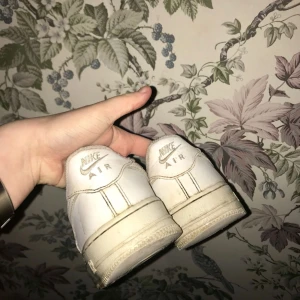  - Nike air force, pris kan diskuteras. Frakt tillkommer.