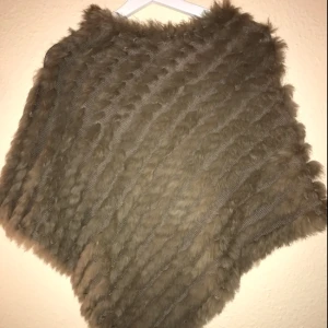  - Pälsponcho från furst denmark, äkta kanin päls. Over size. Pris går att diskutera :)