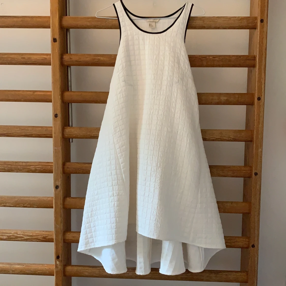 H&M Trend, cool kort klänning med volym!