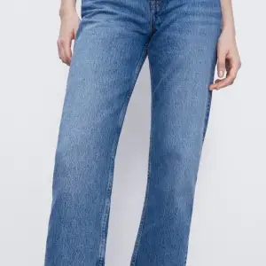 ZARA jeans i modellen Straight, strl 34. Nypris 359:-