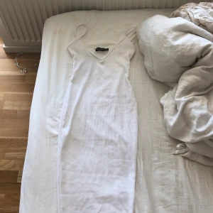 Klänning - Säljer denhär superfina klänningen tyvärr är den lite för liten för mig 