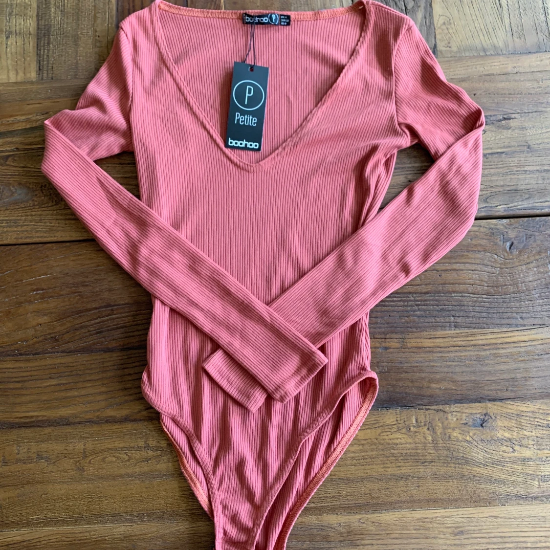 Ribbad body ifrån Boohoo