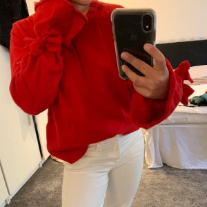 Röd stickad tröja  - En jättefin röd stickad tröja från na-kd, storlek S!💗🌸